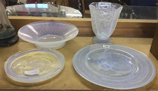 4 Art Deco milk glass pieces